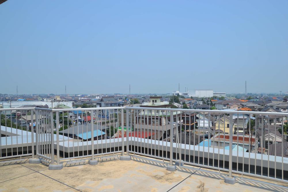View photos from the dwelling unit. View from the roof balcony (August 2013) Shooting