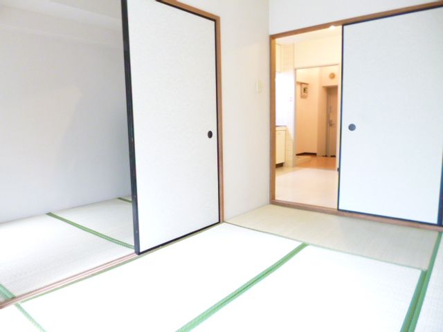 Living and room. This room settle the tatami