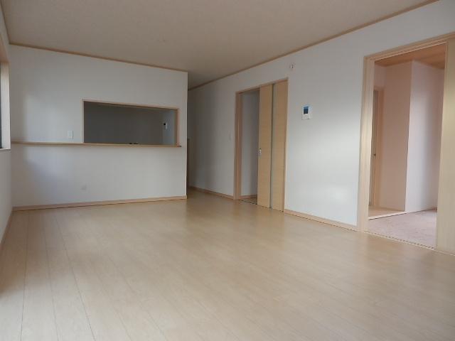 Living. Local (11 May 2013) Shooting