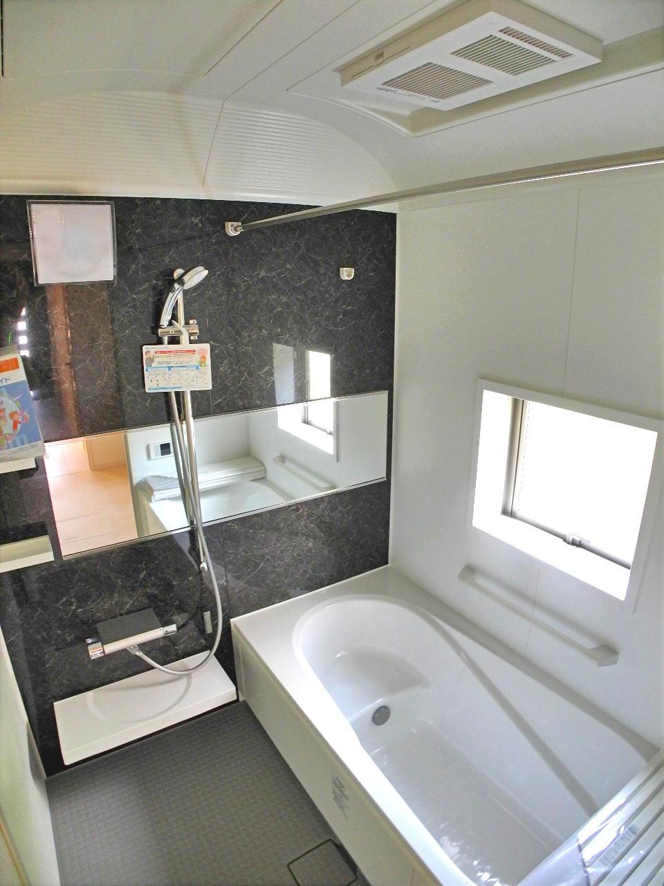 Same specifications photo (bathroom). Bathroom (image photo)
