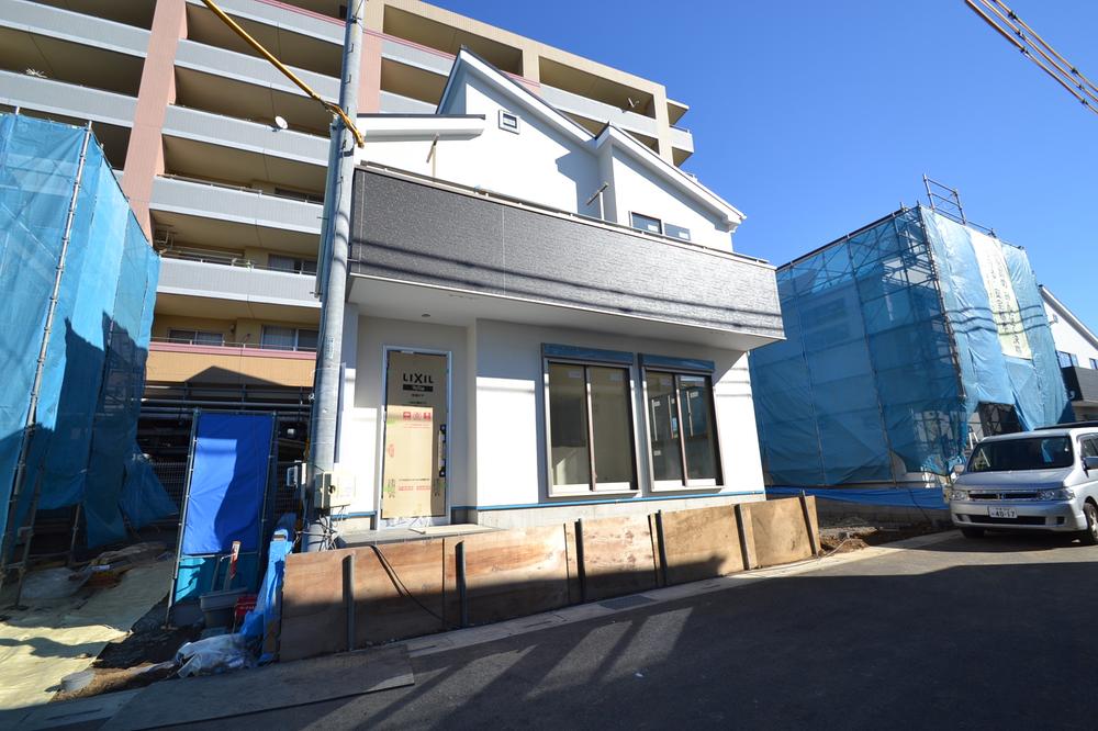 Local photos, including front road. Local (12 May 2013) Shooting 5 Building