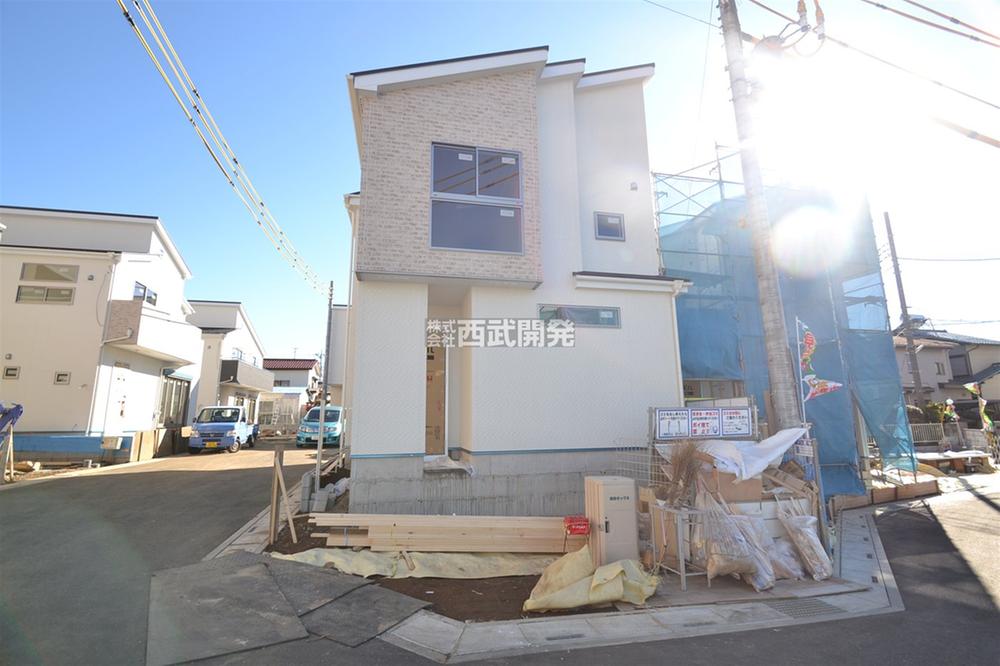 Local photos, including front road. Local (12 May 2013) Shooting 10 Building