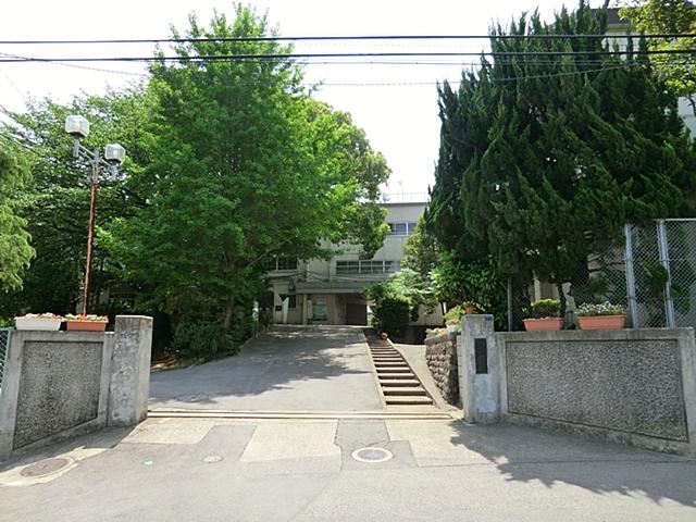 Junior high school. 140m until Kawaguchi Municipal Hatogaya junior high school