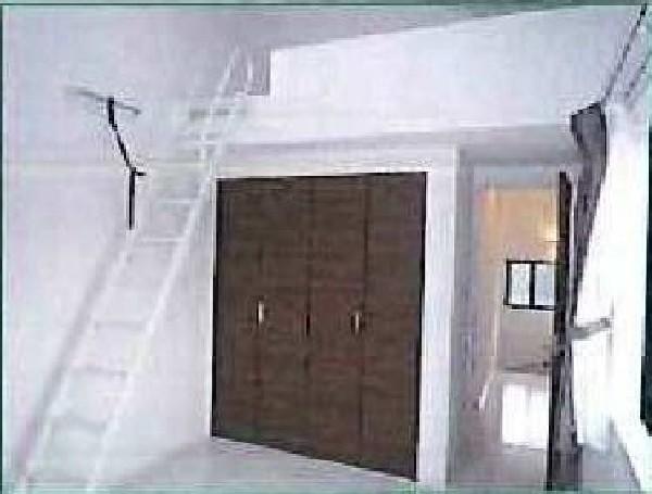 Non-living room. The Western-style rooms come with a loft.