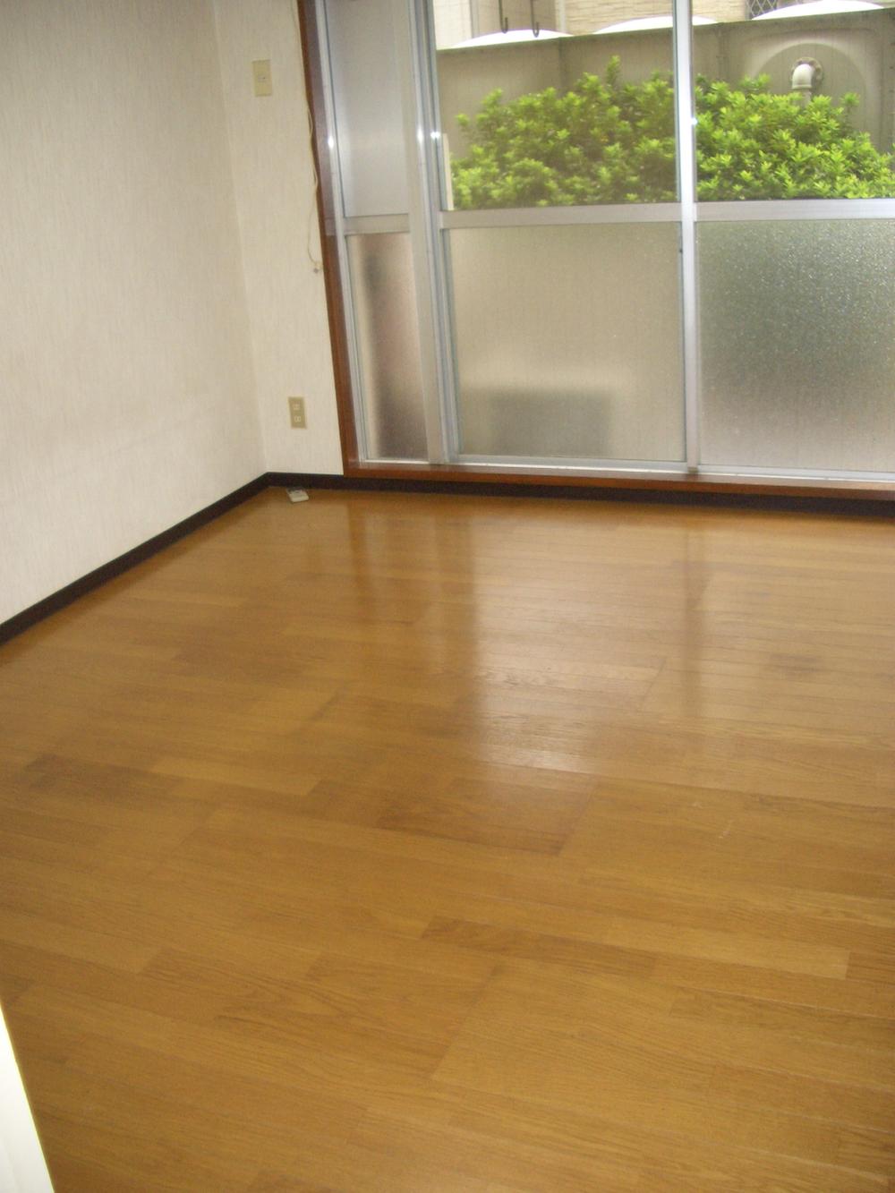 Non-living room. Indoor (12 May 2013) Shooting