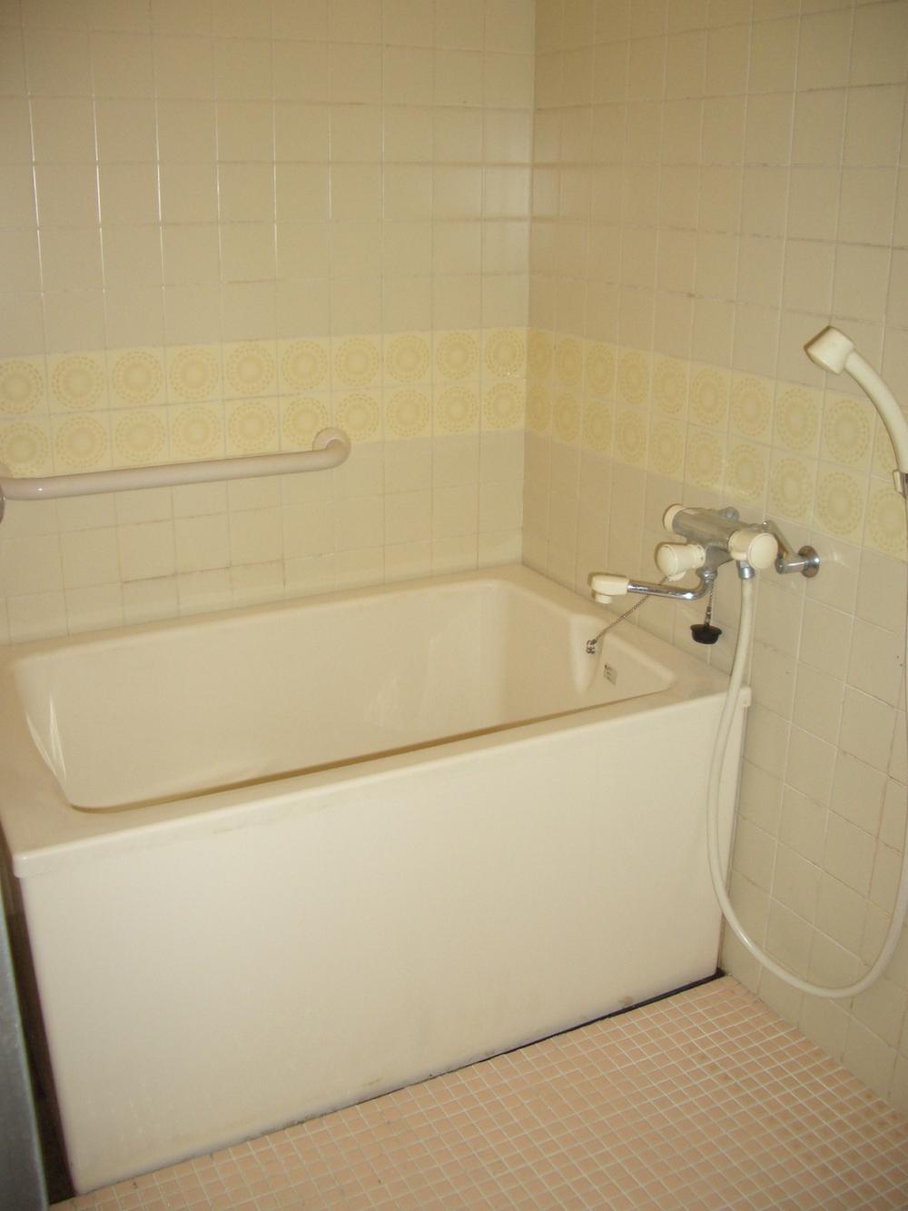 Bathroom. Indoor (12 May 2013) Shooting