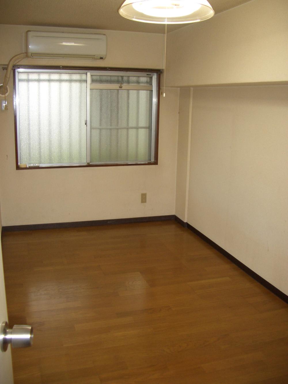 Non-living room. Indoor (12 May 2013) Shooting