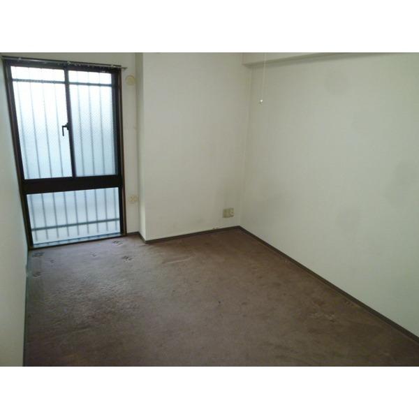 Non-living room. Windows are many bright northwest side Western-style