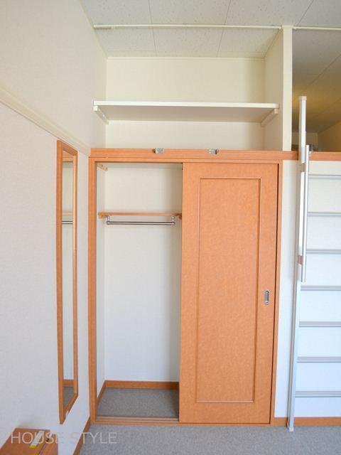 Receipt. It is a shelf with a closet. There are also housed in the above ☆