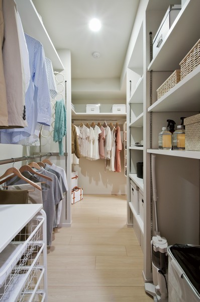 Height adopted a movable shelf, which is free to change the, Be plenty of matches, such as clothing and miscellaneous goods "multi-closet"