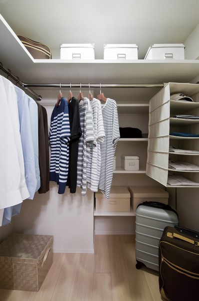 High-efficiency storage space that can be stored in more than breadth of appearance "walk-in closet."