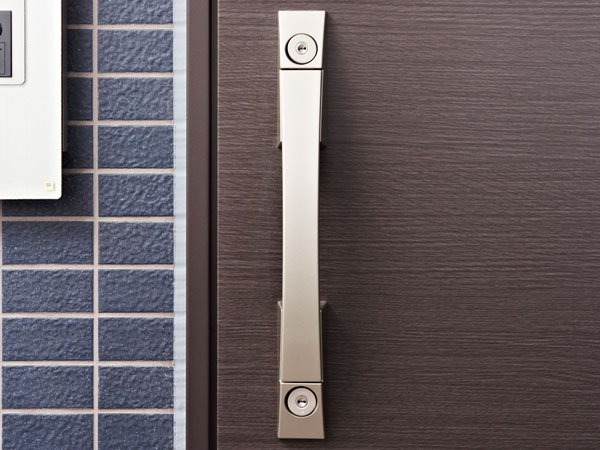 Security.  [Double Rock] Double lock specification entrance door is fitted with two of the cylinder lock. Against unauthorized intrusion, It has extended crime prevention take measures that make over a period of time and effort. (Same specifications)