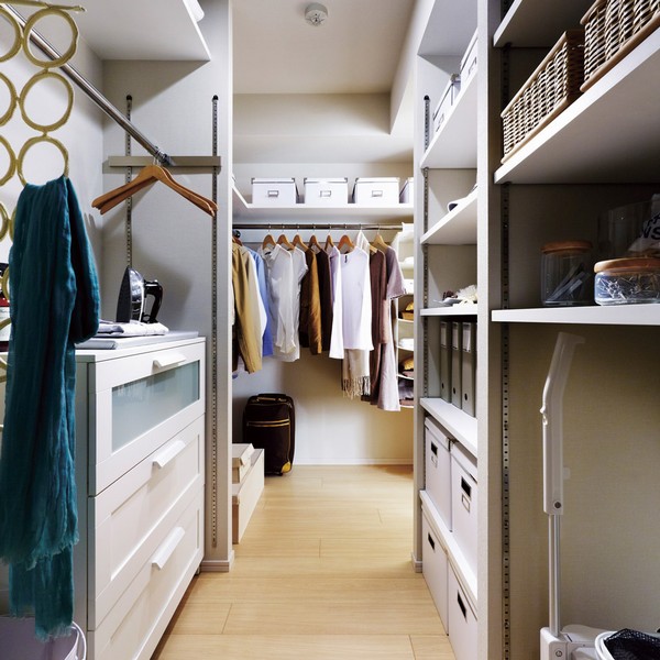 Large capacity storage, "a multi-closet" ( ※ Shoot 2 model room B75D type to 2012.9. furniture ・ Furniture etc. are not included in the price. Also specification includes some options. )