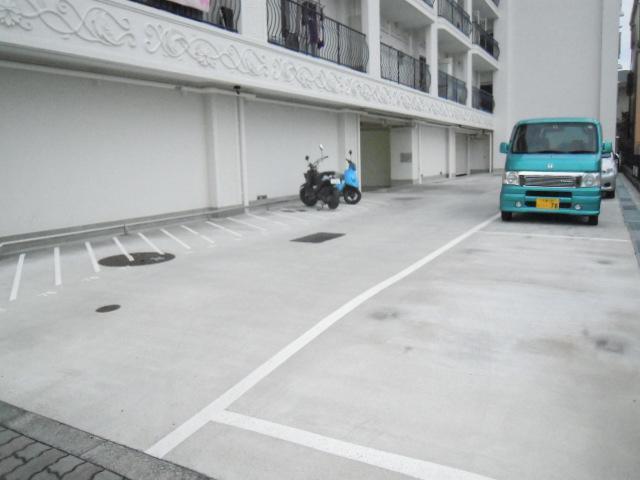 Parking lot
