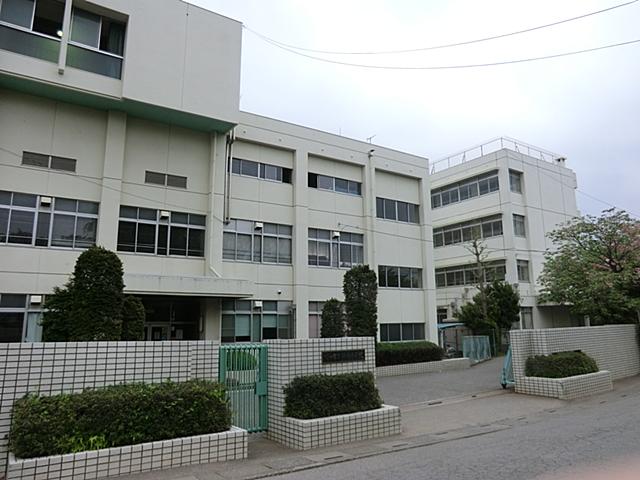 Junior high school. 713m until Kawaguchi Tatsugami root junior high school