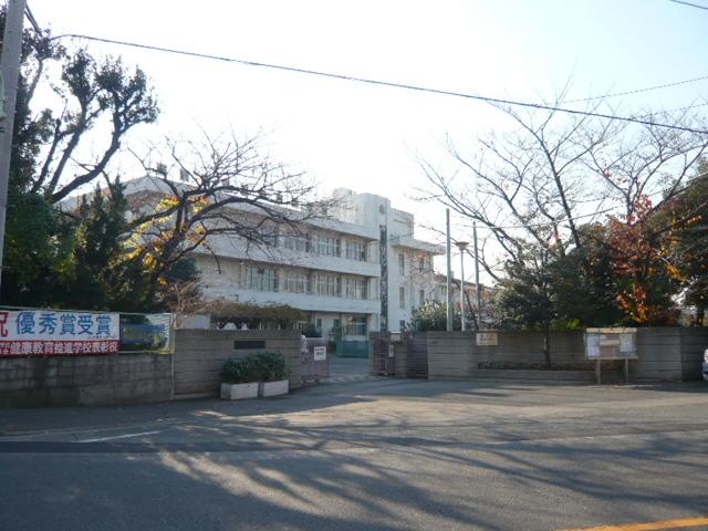 Junior high school. 390m until Kawaguchi Tatsunishi junior high school