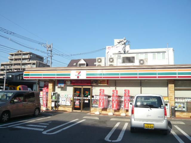 Convenience store. 270m to Seven-Eleven