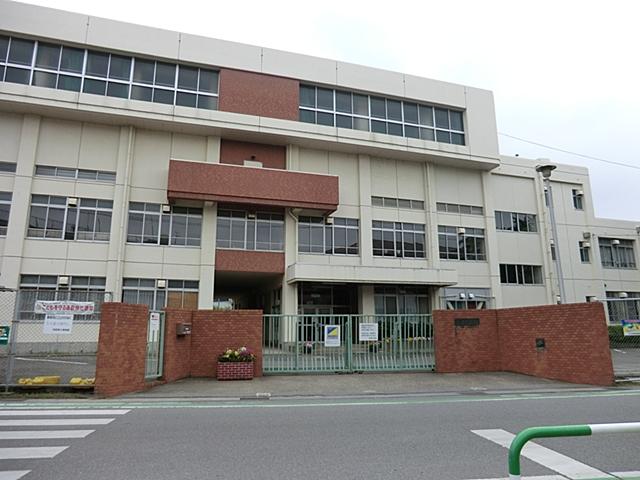 Primary school. Kawaguchi Tatsugami Nehigashi elementary school up to 741m small children also reasonably attend God Nehigashi elementary school 741m is a 10-minute walk