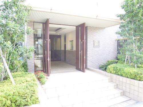 Entrance. Common areas