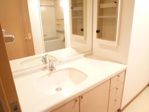 Wash basin, toilet. Indoor (10 May 2013) Shooting