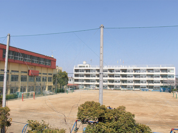 Surrounding environment. Shibahinotsume elementary school (about 490m / 7-minute walk)