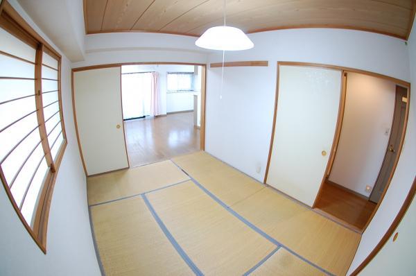 Non-living room. Japanese-style room that can also be used as a guest room