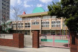 kindergarten ・ Nursery. Aoki Nishikisei to kindergarten 123m