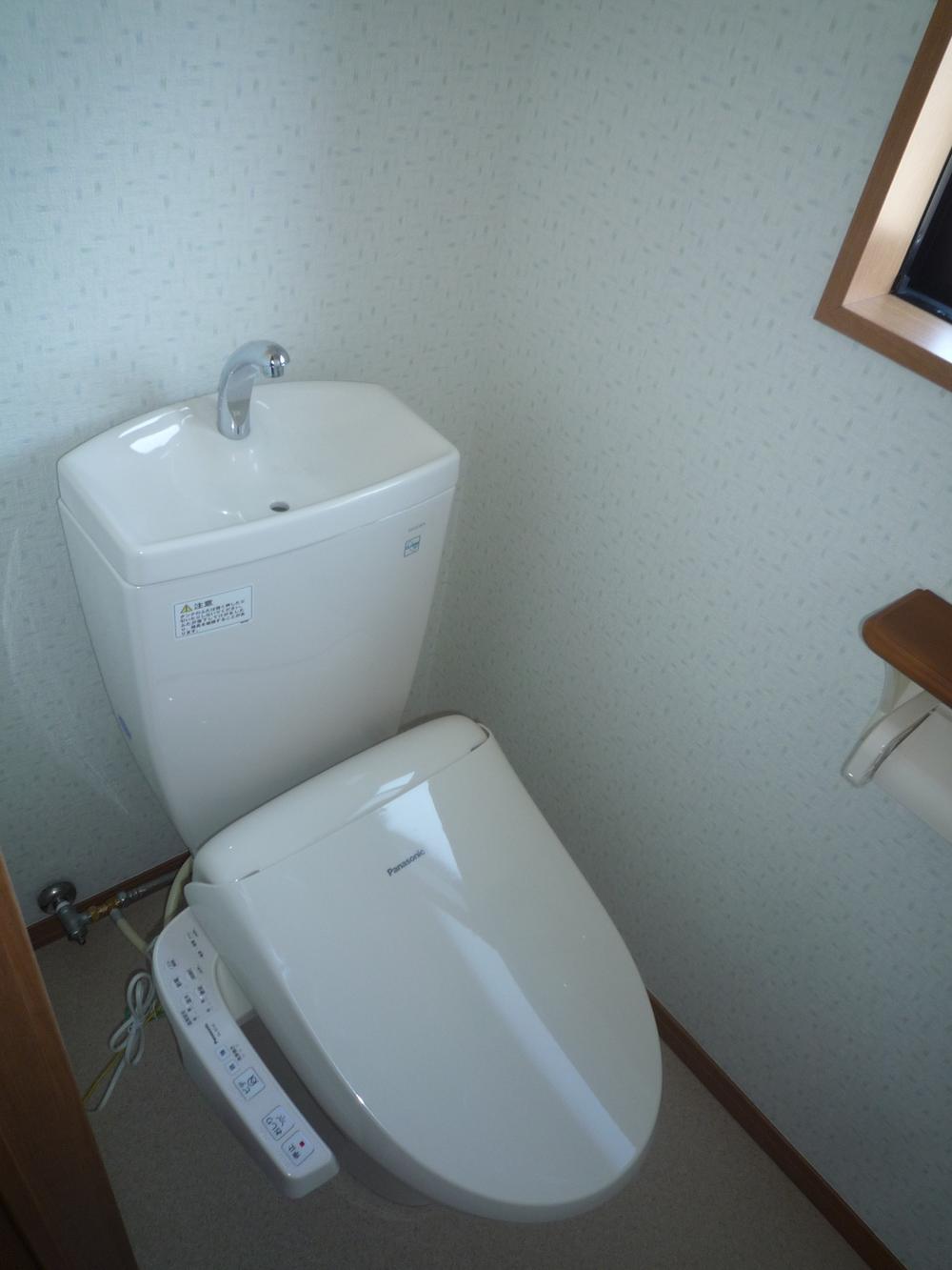 Toilet. Indoor (11 May 2013) Shooting