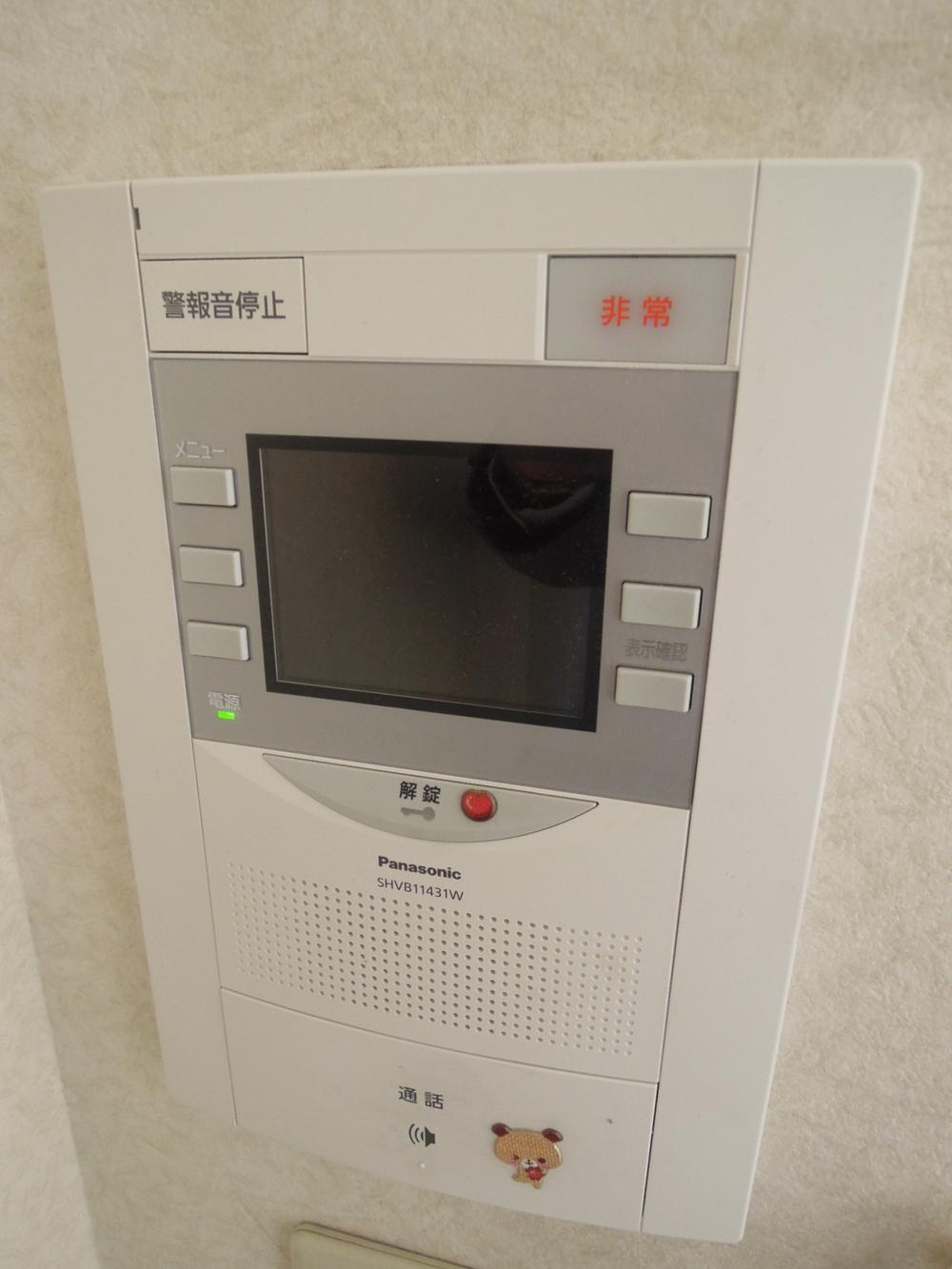 Other common areas. Auto-lock photo with a TV monitor