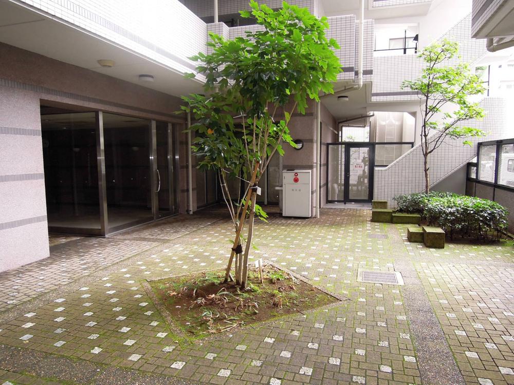 Other common areas. Mansion courtyard photo