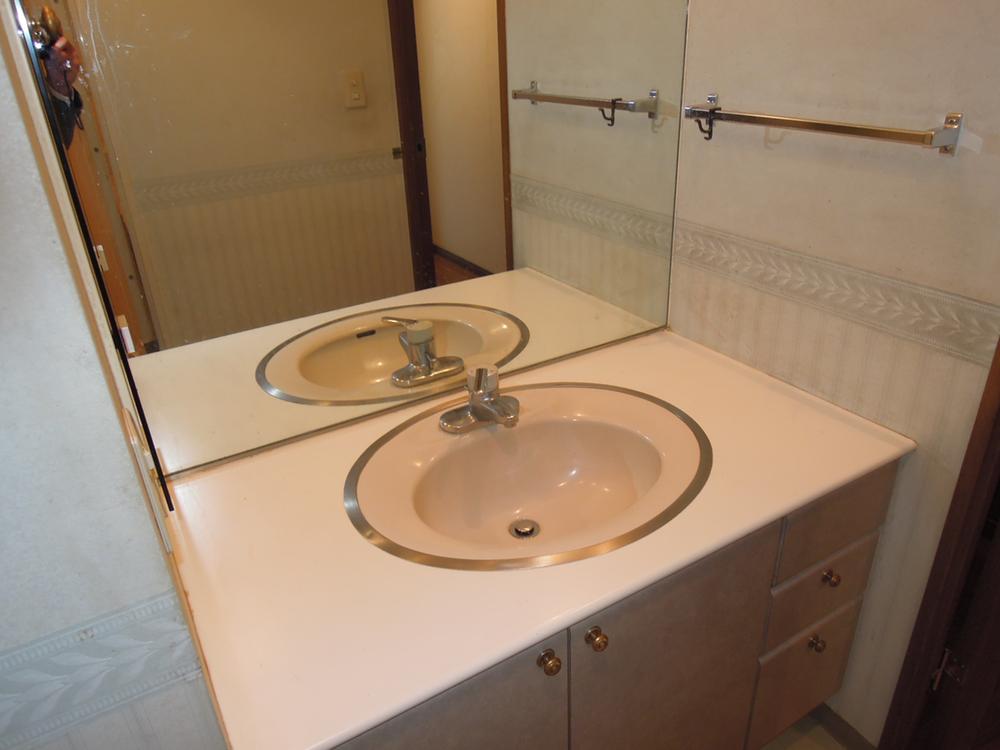 Wash basin, toilet. Washstand photo (January 2014) Shooting