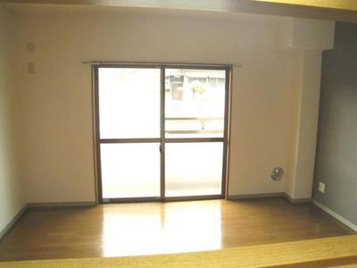 Living and room. ◆ The view from the face-to-face kitchen ◆