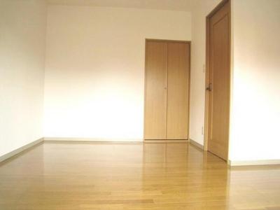 Living and room. ◆ Calm color of flooring ◆