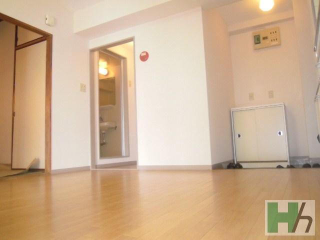Other room space. Dining 7.5 Pledge