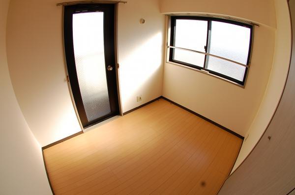 Non-living room. Western-style 4 Pledge