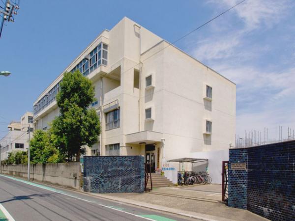 Primary school. 530m until Aoki Central Elementary School