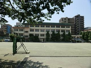 Primary school. 398m until Kawaguchi Tatsuko cho Elementary School