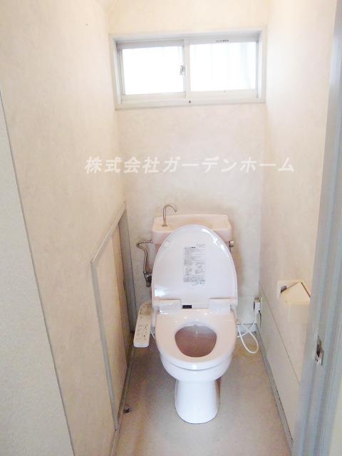 Toilet. Local (10 May 2013) Shooting