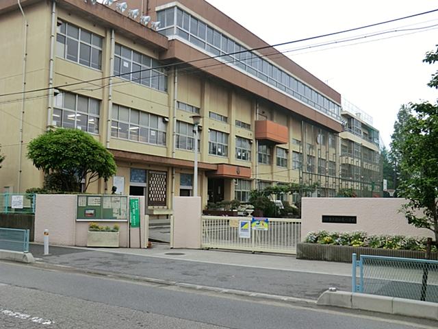 Primary school. Kawaguchi Municipal Asahi Higashi elementary school up to 400m