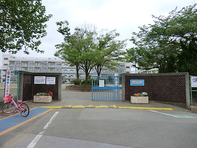 Primary school. 898m until Kawaguchi Municipal Xinxiang Higashi Elementary School