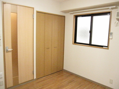 Living and room. Privacy can be secured in the front door because there is a door to the living room