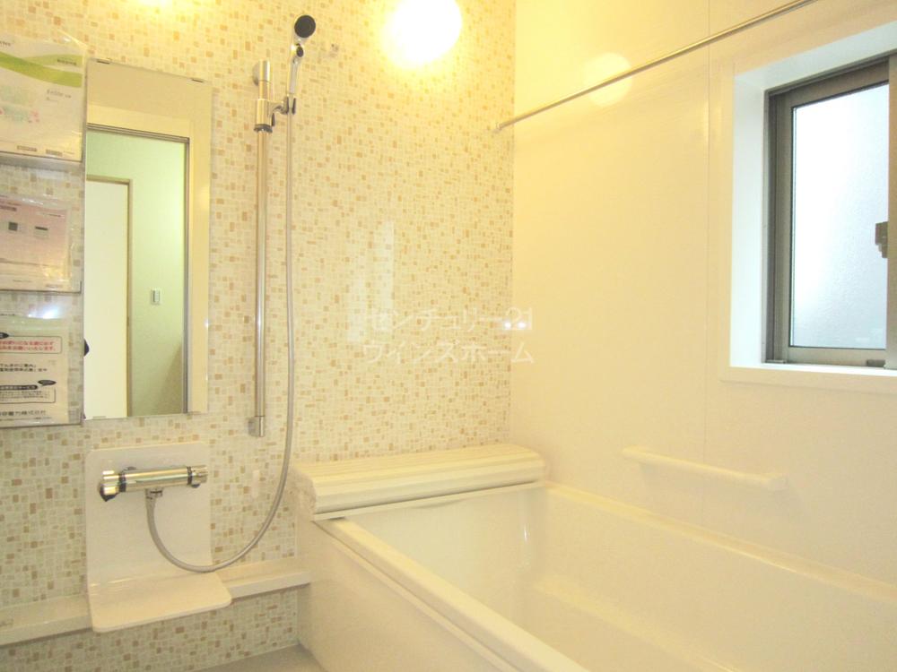 Bathroom. Bathroom (12 May 2013) FRP oval tub to keep the shooting warmth ・ Bathing of the floor, such as thermo-floor that does not Hiyatsu, Bathroom full of functional and clean ☆