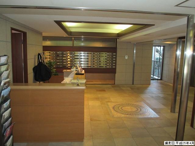 Entrance. Common areas