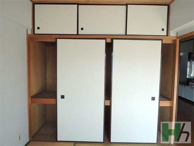 Receipt. It is housed with a upper closet.