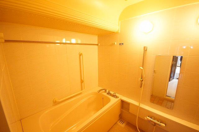 Bathroom. Indoor (12 May 2013) Shooting