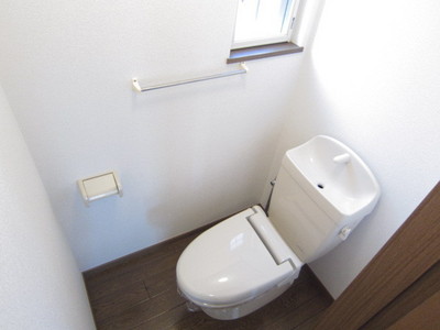 Toilet. Heating toilet seat! A small window with