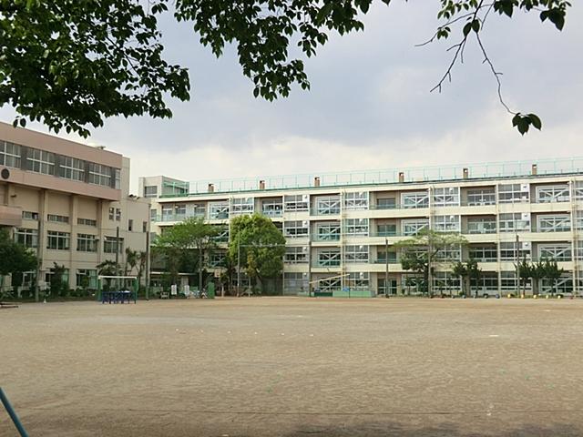 Primary school. 100m until Kawaguchi Municipal Maekawa East Elementary School