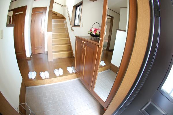 Entrance. Entrance storage of with a full-length mirror