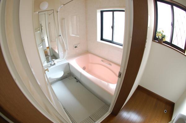 Bathroom. Spacious 1 tsubo bus