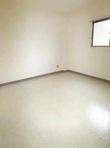 Other room space. Spacious feel space in which the white-toned